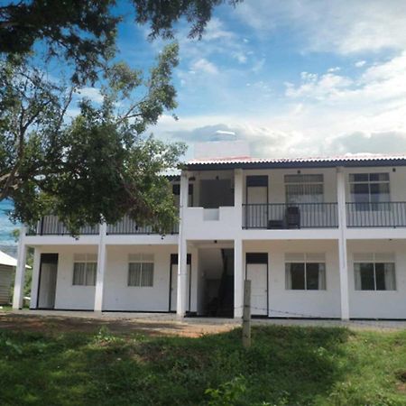Romana Rest Kataragama Bagian luar foto