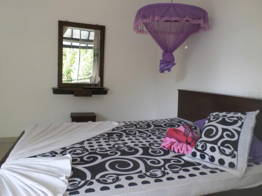 Romana Rest Kataragama Bagian luar foto