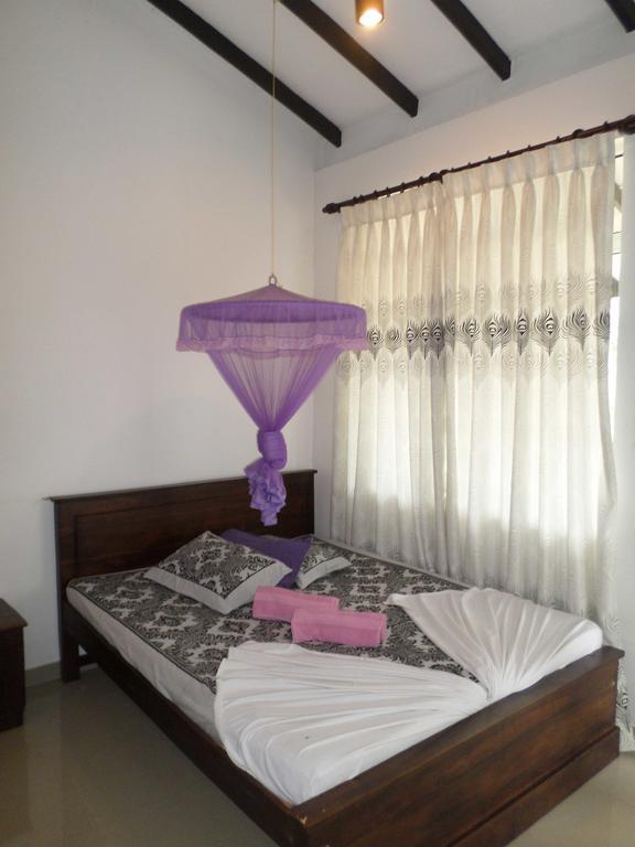 Romana Rest Kataragama Bagian luar foto