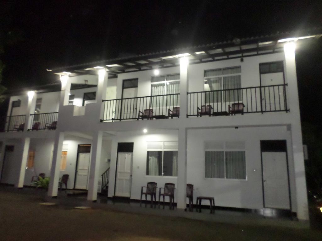 Romana Rest Kataragama Bagian luar foto